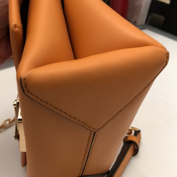 MICHEAL KORS LEATHER CROSSBODY HANDBAG WOMENS SIZE S - Picture 8 of 15